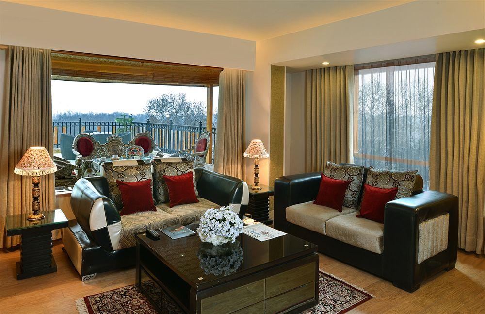 Hotel Golden Tulip Srinagar Exteriér fotografie