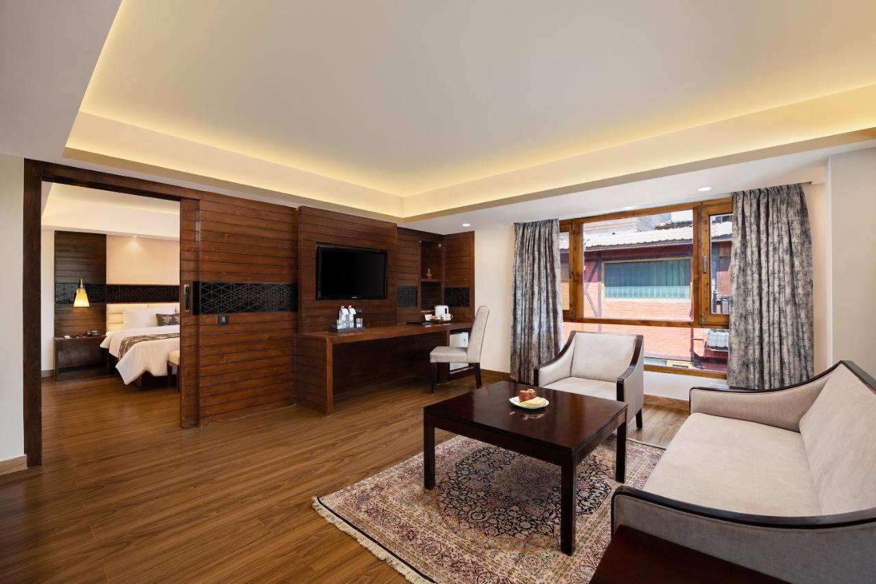 Hotel Golden Tulip Srinagar Exteriér fotografie