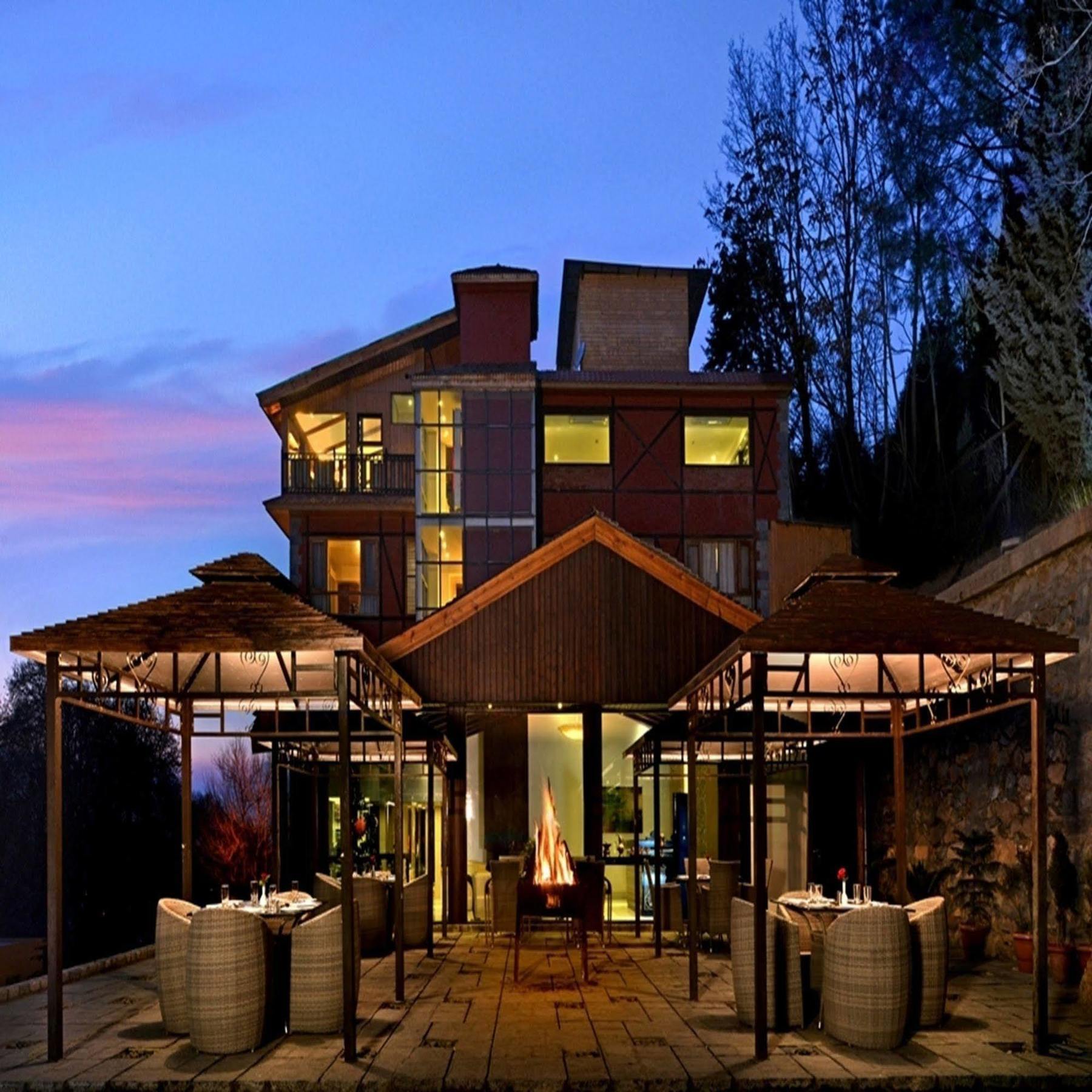 Hotel Golden Tulip Srinagar Exteriér fotografie