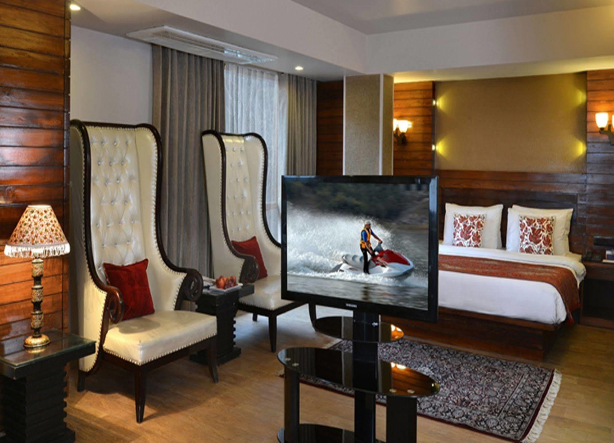 Hotel Golden Tulip Srinagar Exteriér fotografie
