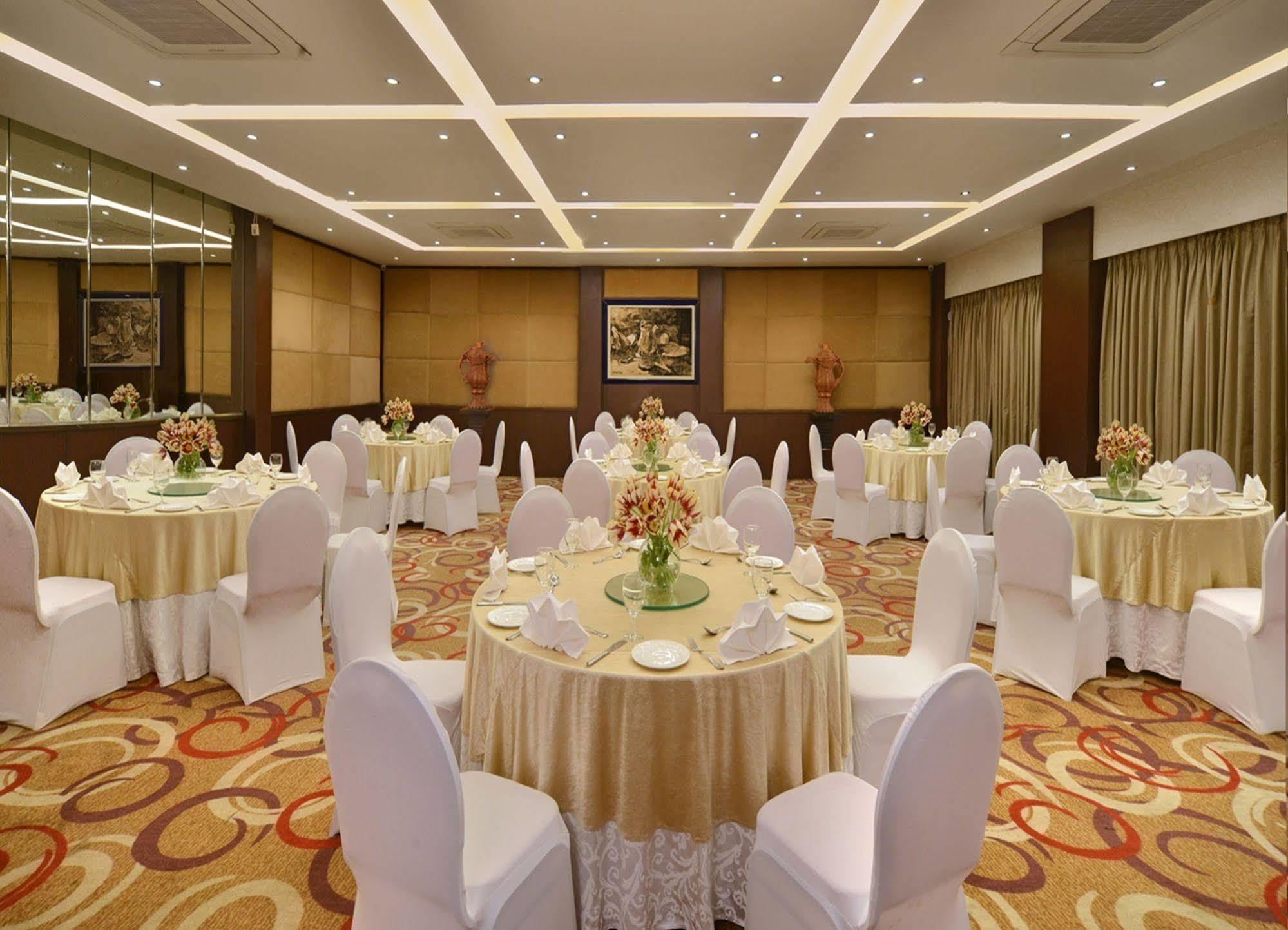 Hotel Golden Tulip Srinagar Exteriér fotografie