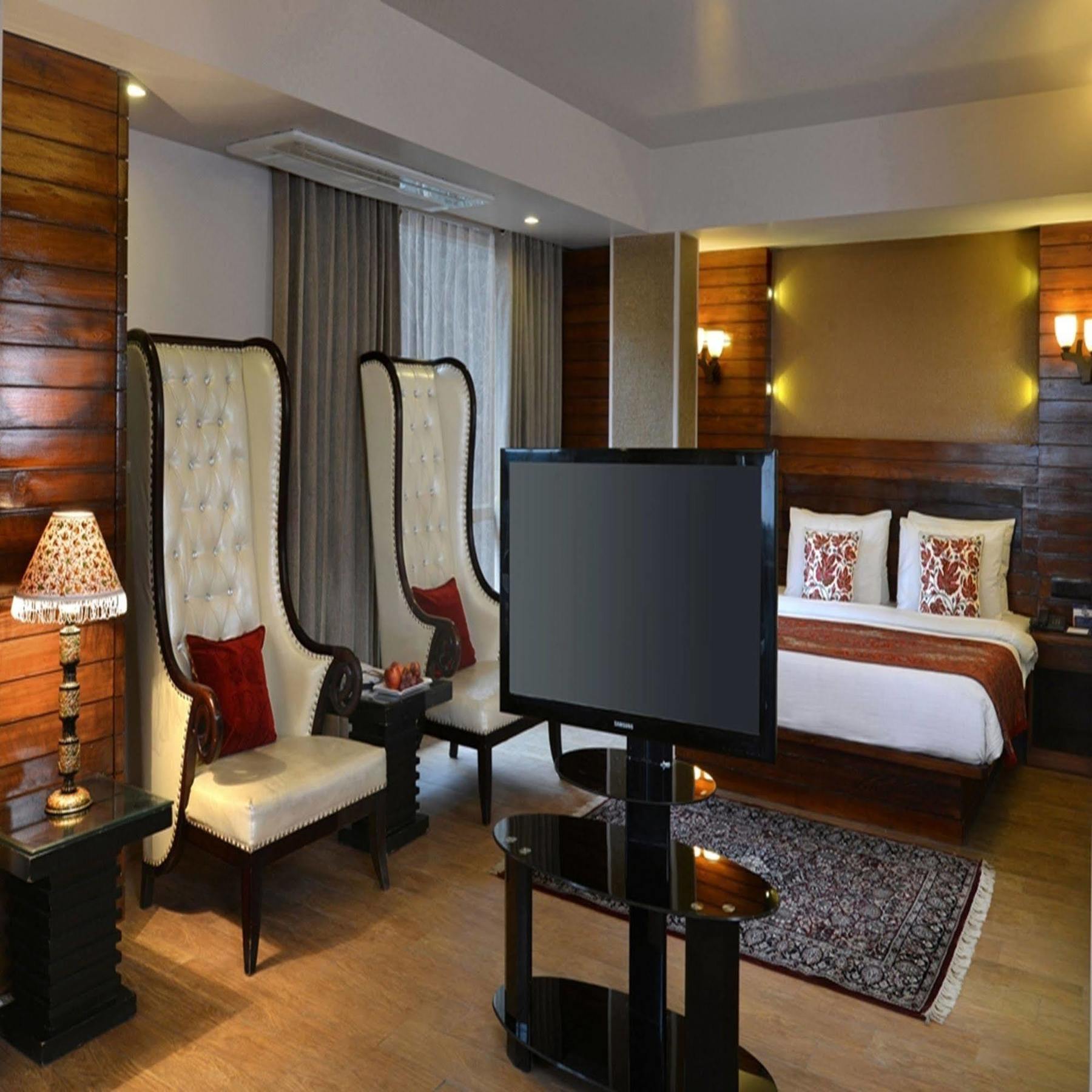 Hotel Golden Tulip Srinagar Exteriér fotografie