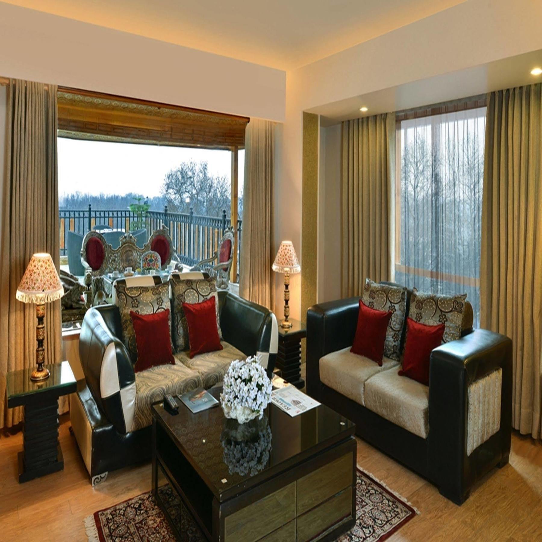 Hotel Golden Tulip Srinagar Exteriér fotografie
