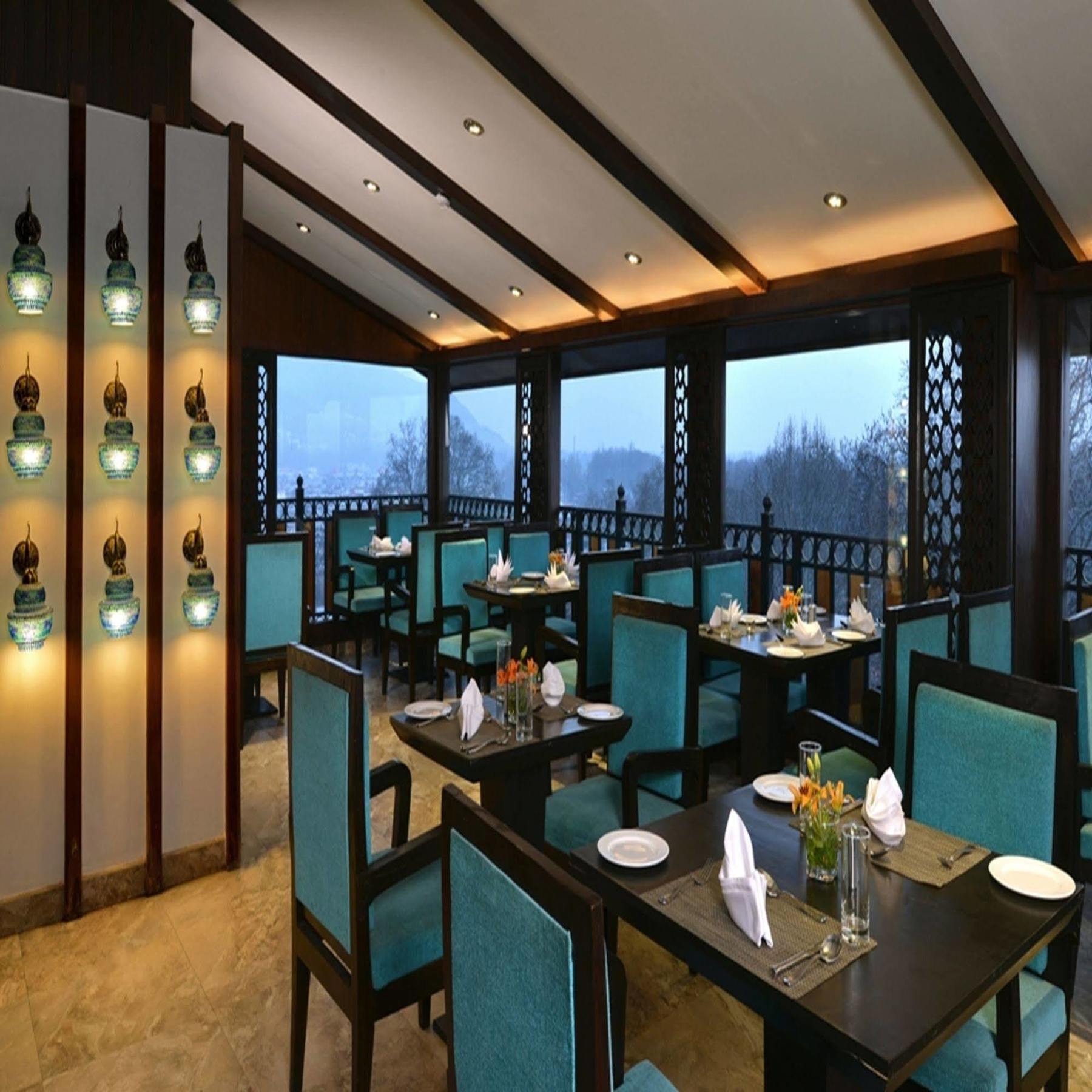 Hotel Golden Tulip Srinagar Exteriér fotografie